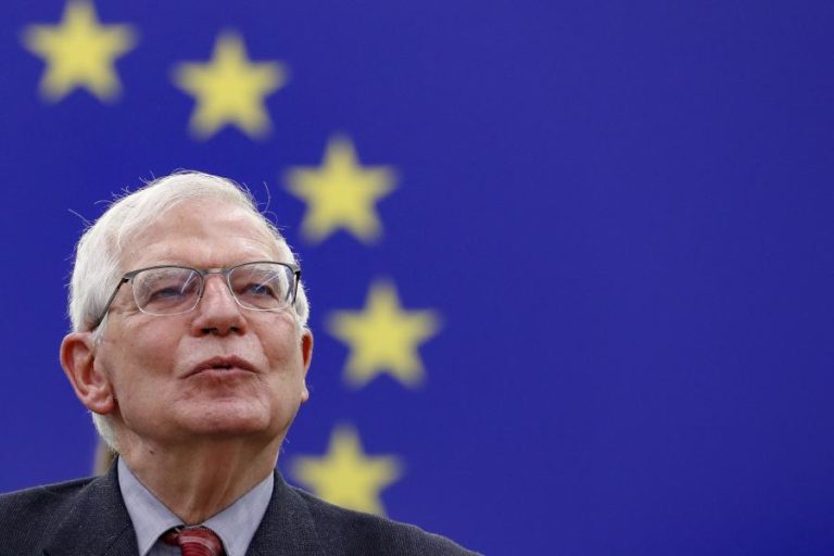 Ucrânia: Rússia está a cometer em Mariupol “crime de guerra em massa” – Borrell