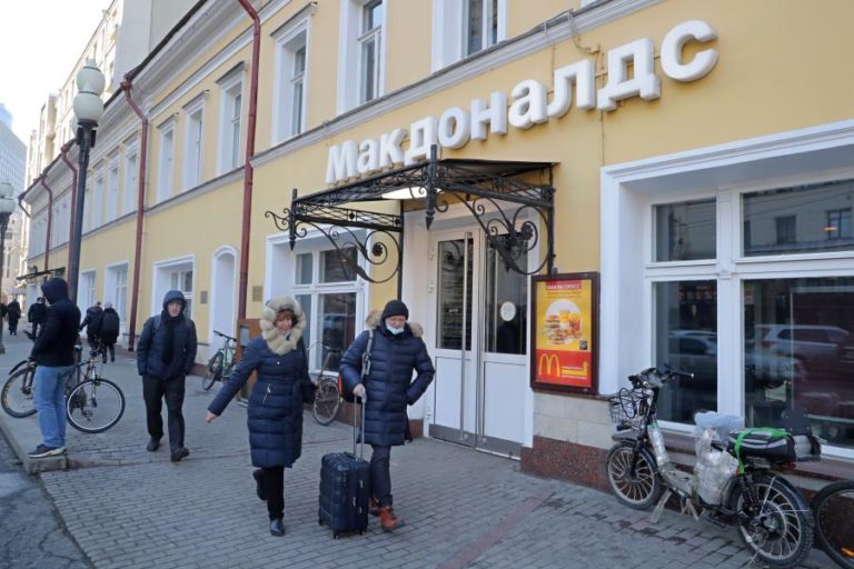Ucrânia: Procuradoria russa ordena “controlo estrito” de empresas estrangeiras que suspendam atividades