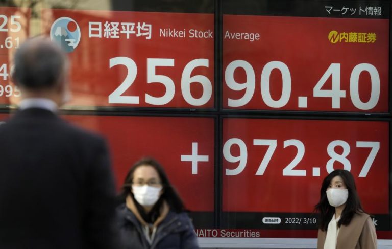 Bolsa de Tóquio fecha a ganhar 3,46%