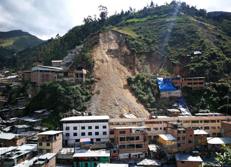 Pelo menos três mortos em aluimento de terras no Peru – autoridades