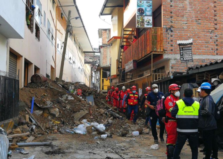 Sobe para oito número de mortos em aluimento de terras no Peru