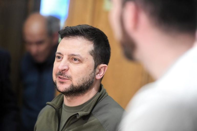 Ucrânia: Zelensky prolonga lei marcial por 30 dias a partir de 26 de março