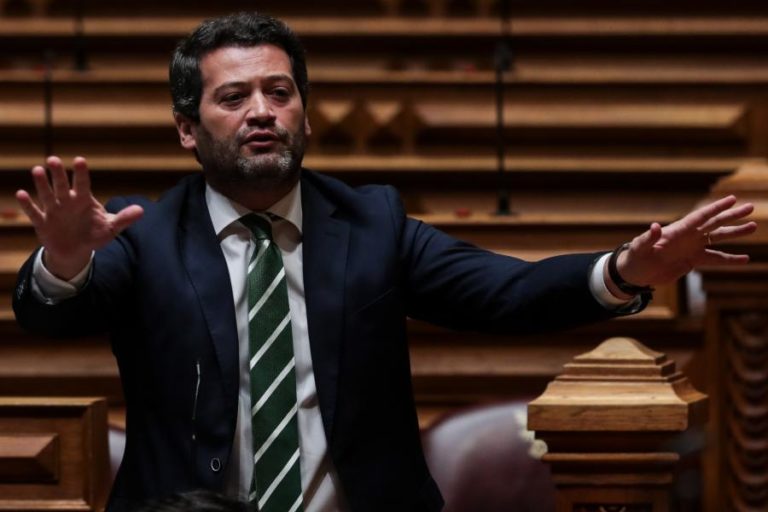 Líder do Chega diz que novo ministro das Finanças é “uma espécie de fetiche político”