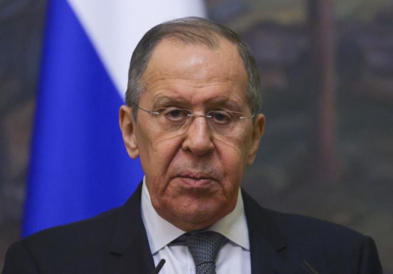 Lavrov acusa ocidente de declarar “guerra total” à Rússia