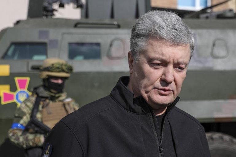 Ucrânia: “O que a Rússia está a fazer é treta, não é uma negociação” — Ex-PR Poroshenko
