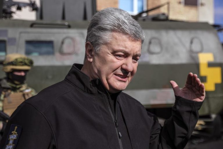 Ucrânia: “O que a Rússia está a fazer é treta, não é uma negociação” — Ex-PR Poroshenko