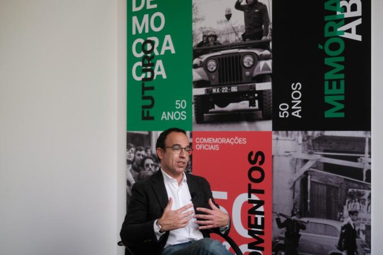 25 Abril/50 anos: Comemorações abrem quarta-feira com condecoração de militares da revolução