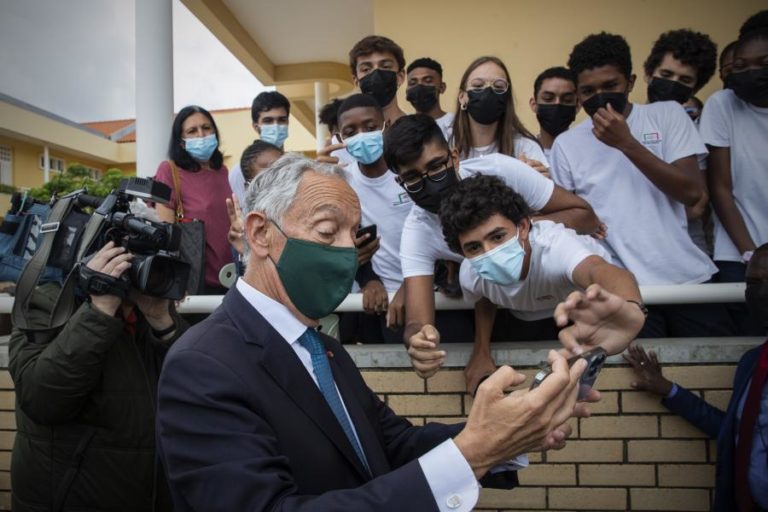 PR/Moçambique: Marcelo defende que a paz e tolerância começam nos bancos das escolas