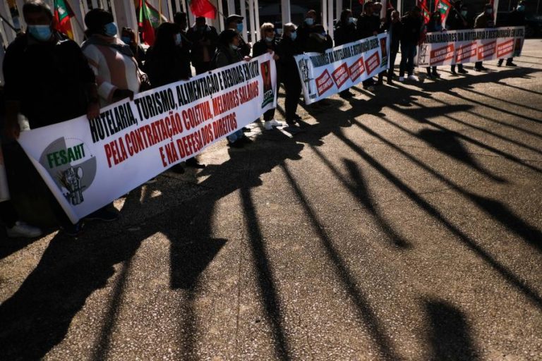 Trabalhadores da hotelaria e restauração manifestam-se na BTL contra baixos salários