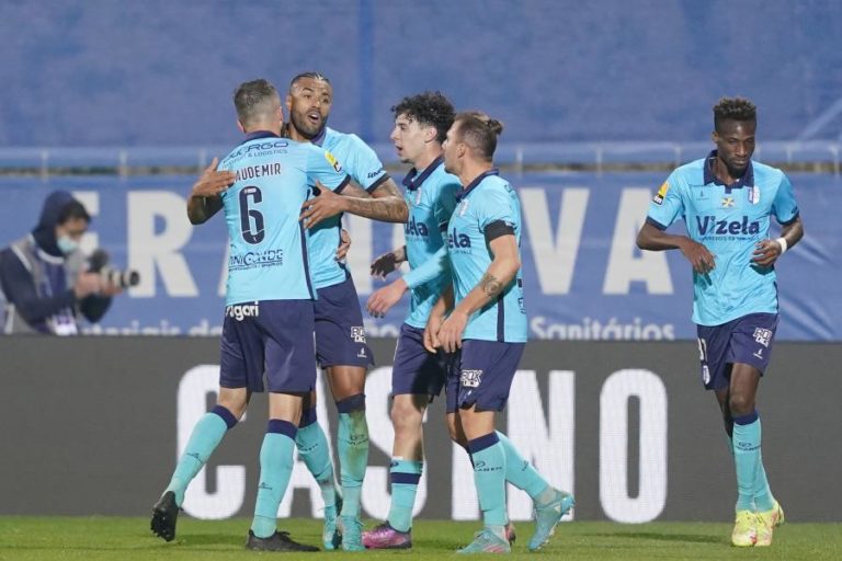 Cassiano resgata empate ao Vizela com o Famalicão no tempo de compensação