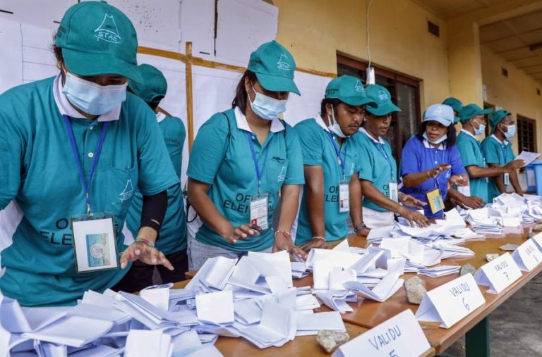 Timor-Leste/Eleições: Segunda volta praticamente garantida com contagem na reta final