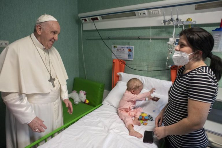 Ucrânia: Papa visita crianças ucranianas internadas em hospital gerido pelo Vaticano
