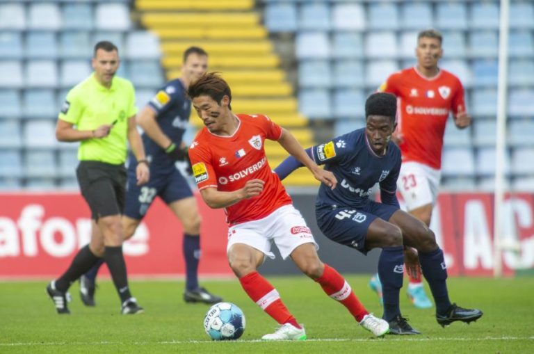 Santa Clara e Belenenses SAD empatam e complicam a situação dos ‘azuis’