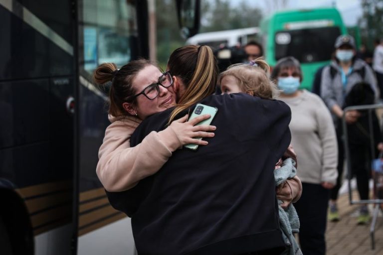 Ucrânia: Quase 3,9 milhões de refugiados mas fluxo está a abrandar – ONU