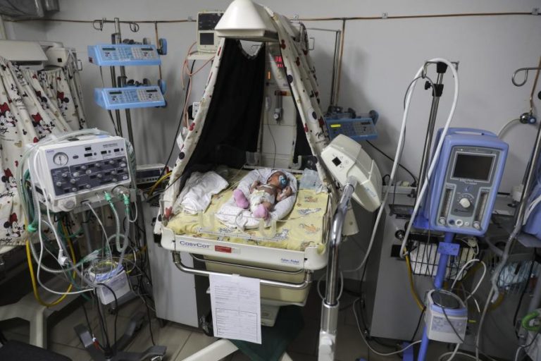 Ucrânia: A guerra é um começo na maternidade subterrânea de Jitomir