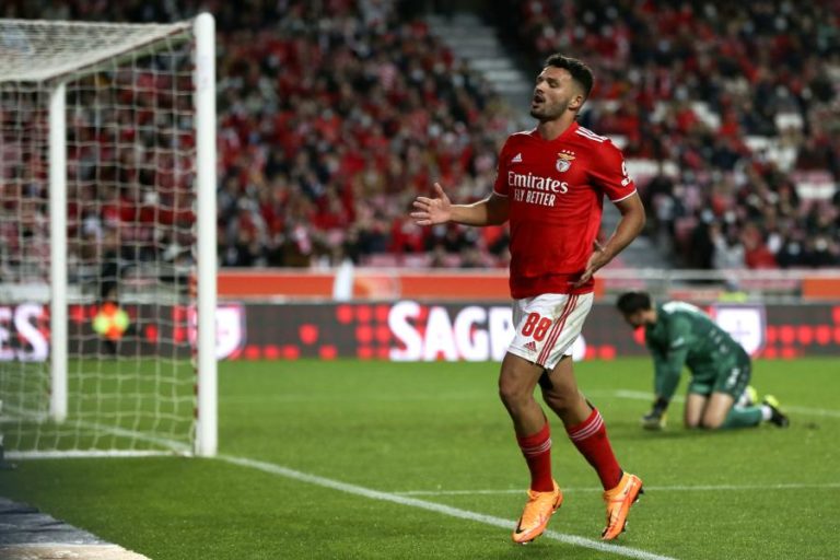 Benfica vence Estoril Praia e mantém-se a seis pontos do Sporting