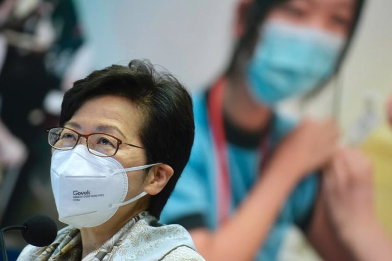 Covid-19: Hong Kong anuncia alívio faseado de restrições a partir de abril