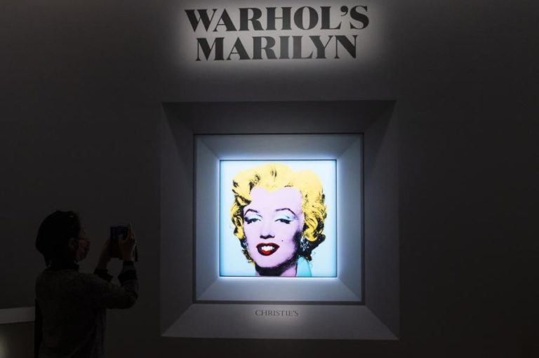 Obra icónica de Andy Warhol com Marilyn Monroe vai a leilão com estimativa de 180 ME