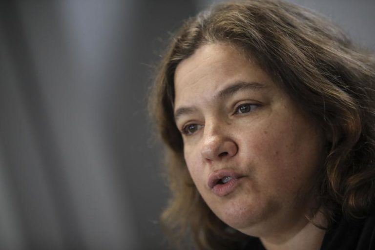 Governo rejeita adiar descentralização na Educação