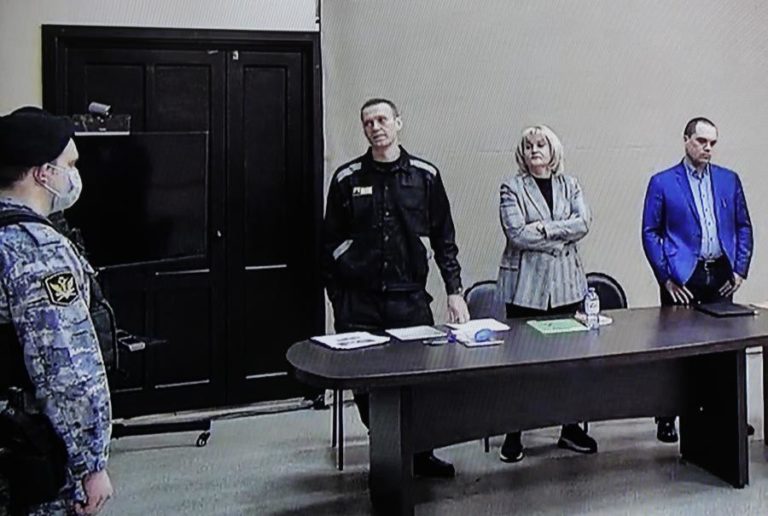 Alexei Navalny acusado de fraude pode ser condenado a 13 anos de prisão