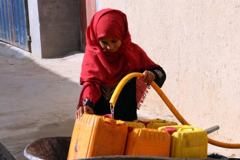 Reino Unido promete ajuda de 340 ME ao Afeganistão antes de conferência de doadores