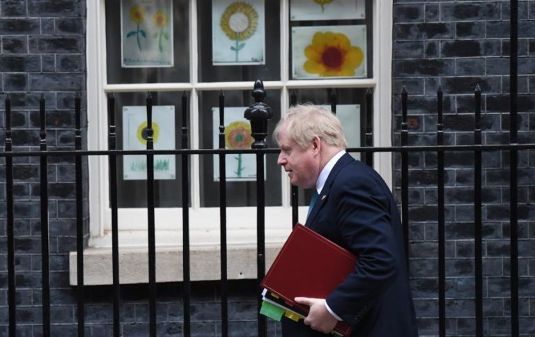 Ucrânia: Reino Unido promete mais armas antitanque e sistemas de defesa