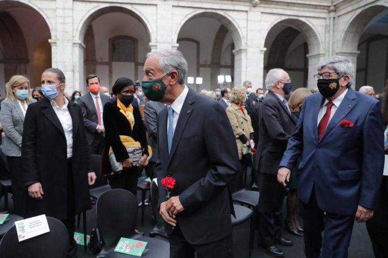 25 de Abril: Presidente da República condecorou 30 militares de Abril com a Ordem da Liberdade