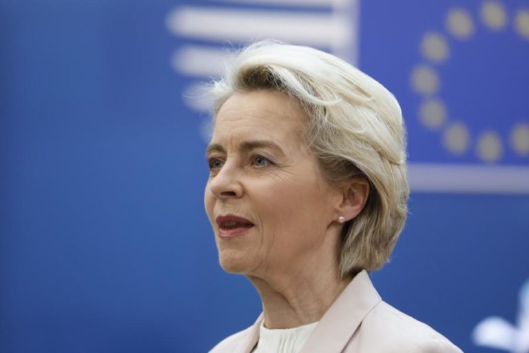 Ucrânia: Von der Leyen e Biden querem impedir Rússia de pagar guerra com reservas de ouro