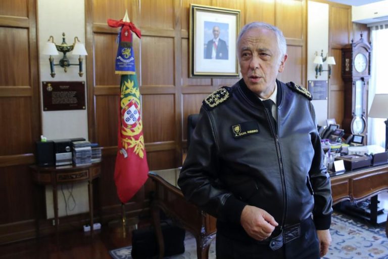 Forças Armadas recolhem 20 toneladas de livros para as escolas da Guiné-Bissau