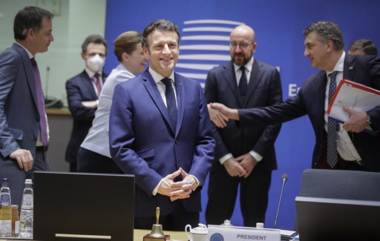 Ucrânia: Macron alerta contra “escalada de palavras” após Biden chamar “carniceiro” a Putin