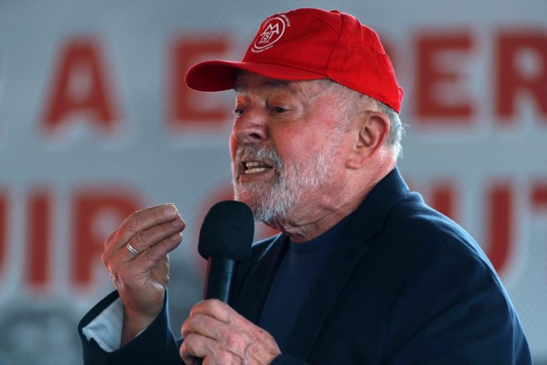 Lula tenta recuperar símbolos nacionais ‘capturados’ por Bolsonaro