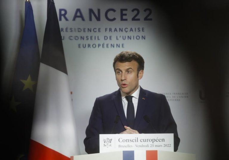 Ucrânia: Macron volta a falar hoje com Putin com evacuação de Mariupol na agenda