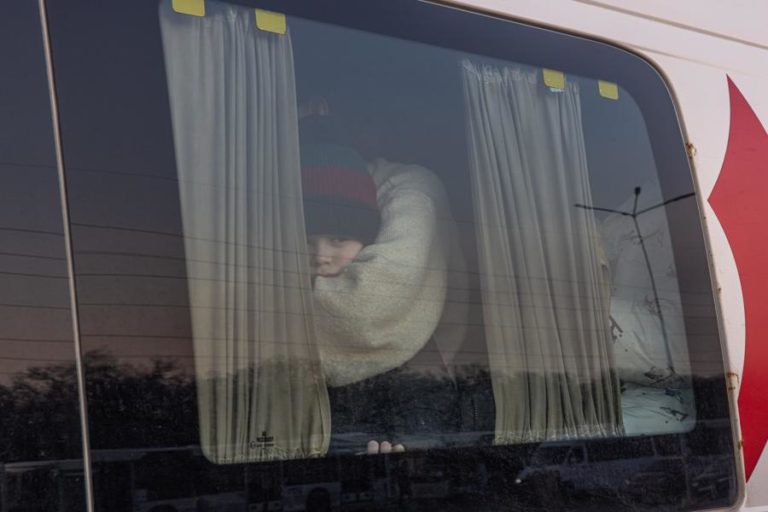 Ucrânia: Mais de 1.600 pessoas retiradas por corredores humanitários nas últimas horas