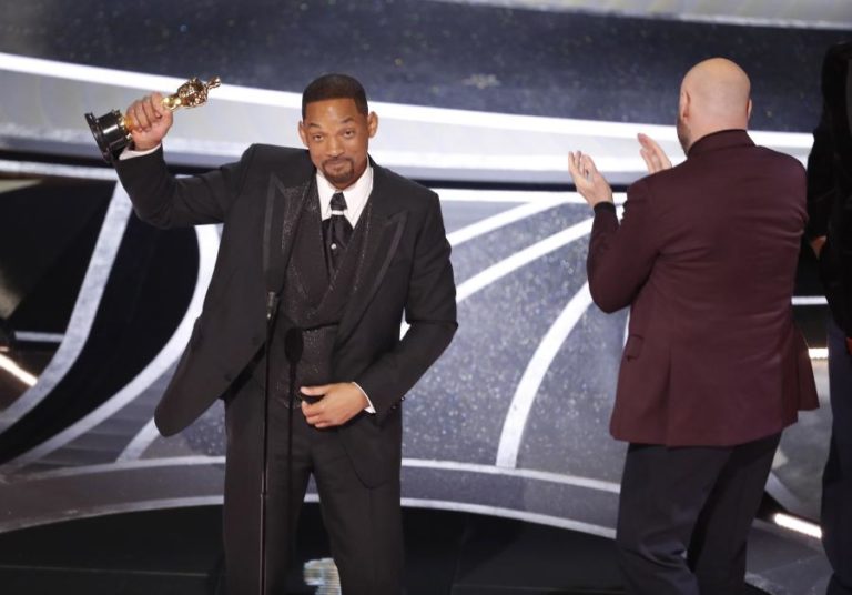 Ator Will Smith pede desculpa à Academia e à família Williams sem citar Chris Rock