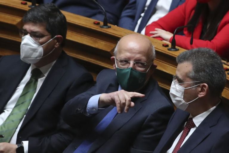 Augusto Santos Silva (PS) eleito presidente da Assembleia da República