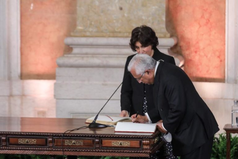 Governo: Costa dirige palavra de “gratidão” à equipa que cessa funções e “enfrentou tormenta”