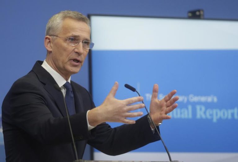 Ucrânia: NATO suspeita que Rússia está apenas a reposicionar forças