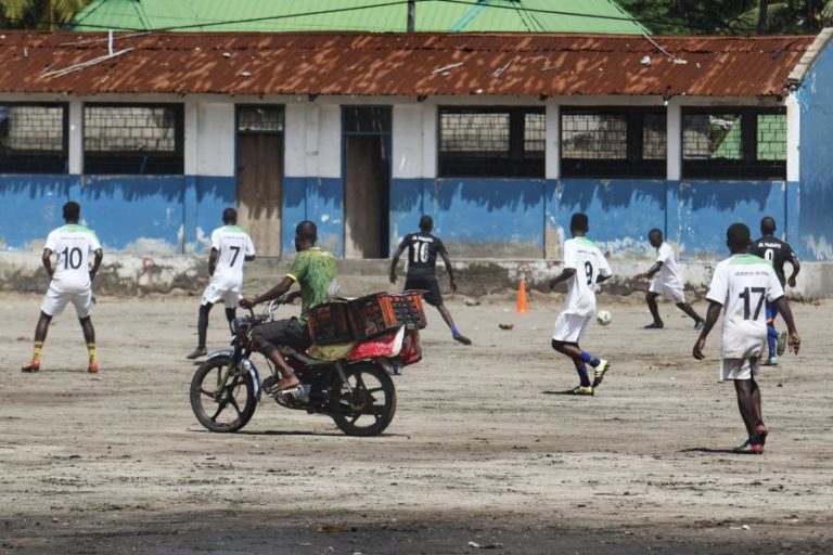Mundial 2022: Futebol afasta guerra em Cabo Delgado, com motas a meio-campo