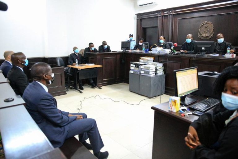 Ex-líder da IURD em Angola condenado a pena suspensa de três anos de prisão