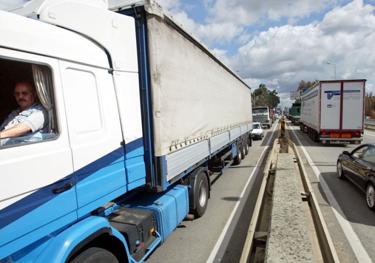 Camionistas preparam marcha lenta com saída às 17:00 do Carregado rumo a Lisboa