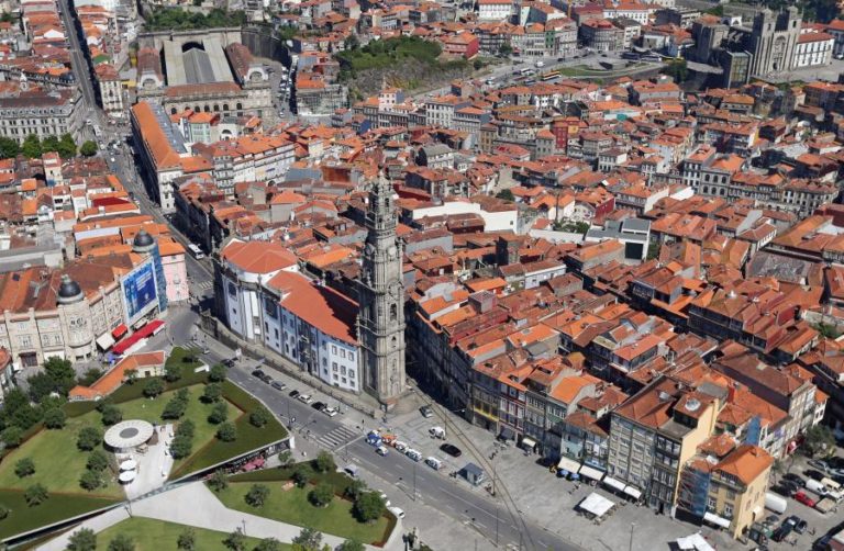 Torre dos Clérigos recebe vídeo mapping “Spiritus” inspirado em Fernando Pessoa
