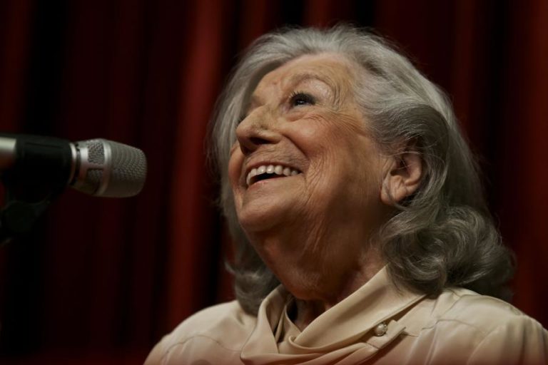 Óbito/Eunice Muñoz: Ministro da Cultura destaca “enorme aplauso” dos portugueses à atriz