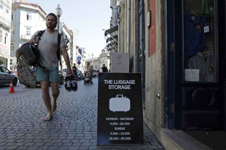 Turismo mantém aceleração em março com mais de 460% de hóspedes e 540% dormidas