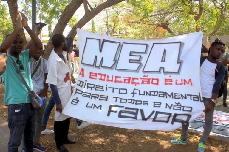 Professores universitários angolanos suspendem greve por trinta dias e apresentam nova proposta salarial