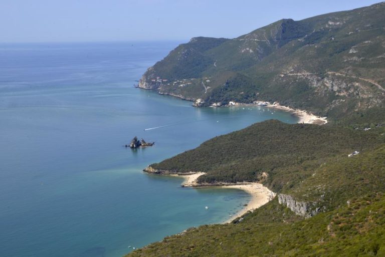 Setúbal mantém restrições aos automóveis nos acessos às praias da Arrábida