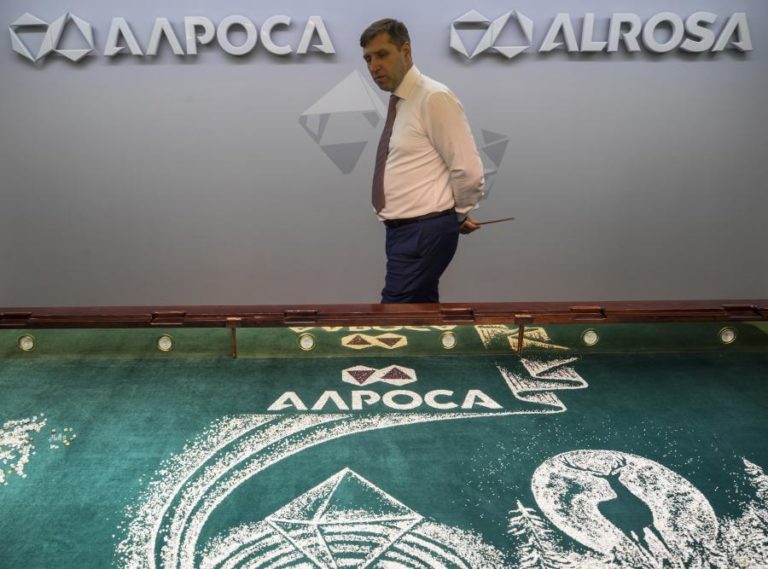 Ucrânia: EUA impõem sanções à gigante russa de diamantes Alrosa