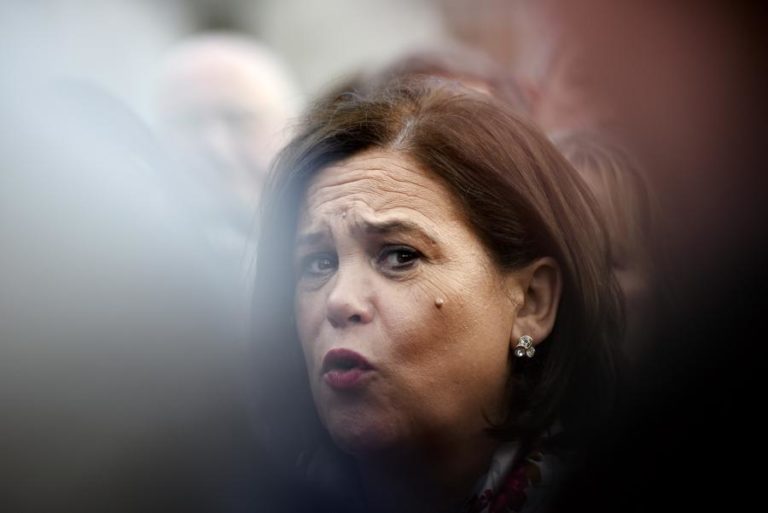 Sinn Féin perto de ganhar eleições pela primeira vez na Irlanda do Norte 