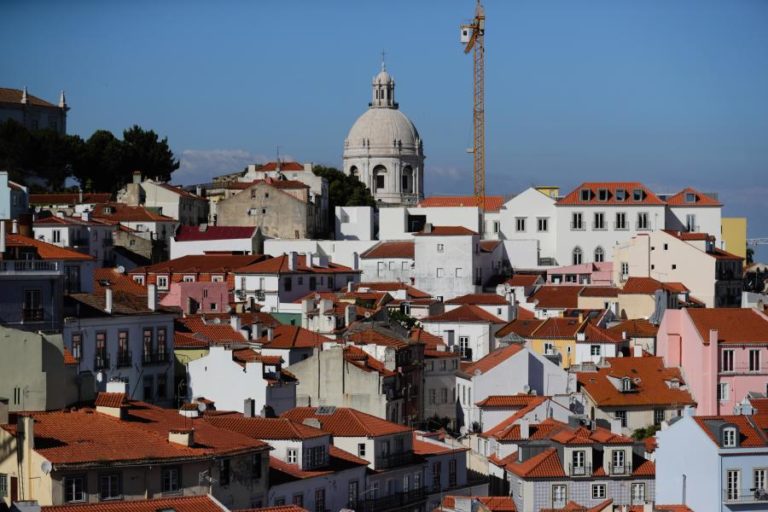 Problema do arrendamento é estrutural e Estado passa responsabilidades para os privados