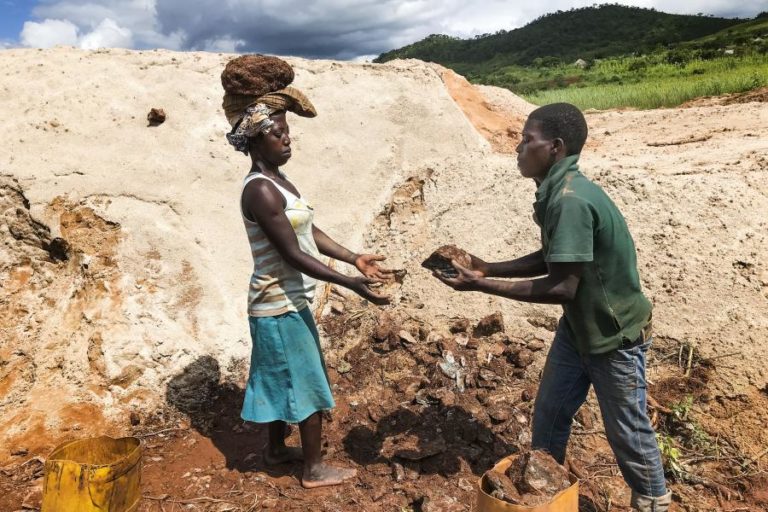 África do Sul disponibiliza 10 ME para compensar mineiros moçambicanos
