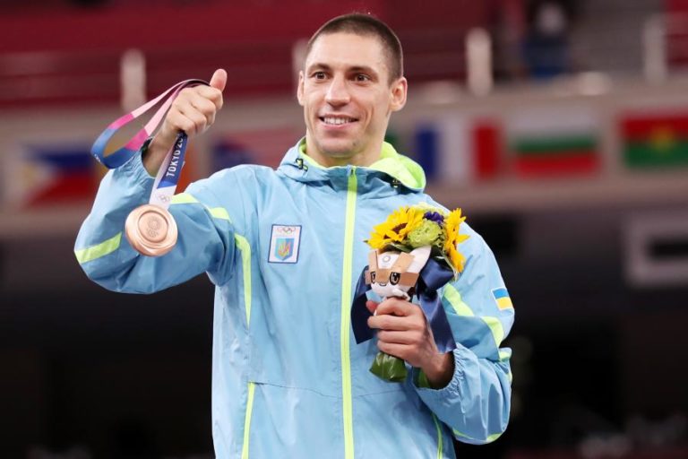 Ucrânia: Karateca combatente leiloa medalha de bronze olímpica